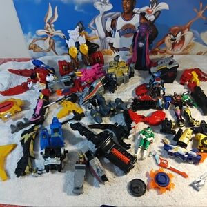 Large Collection of Vintage and Modern Power Ranger Toys and Accessories LExpl
